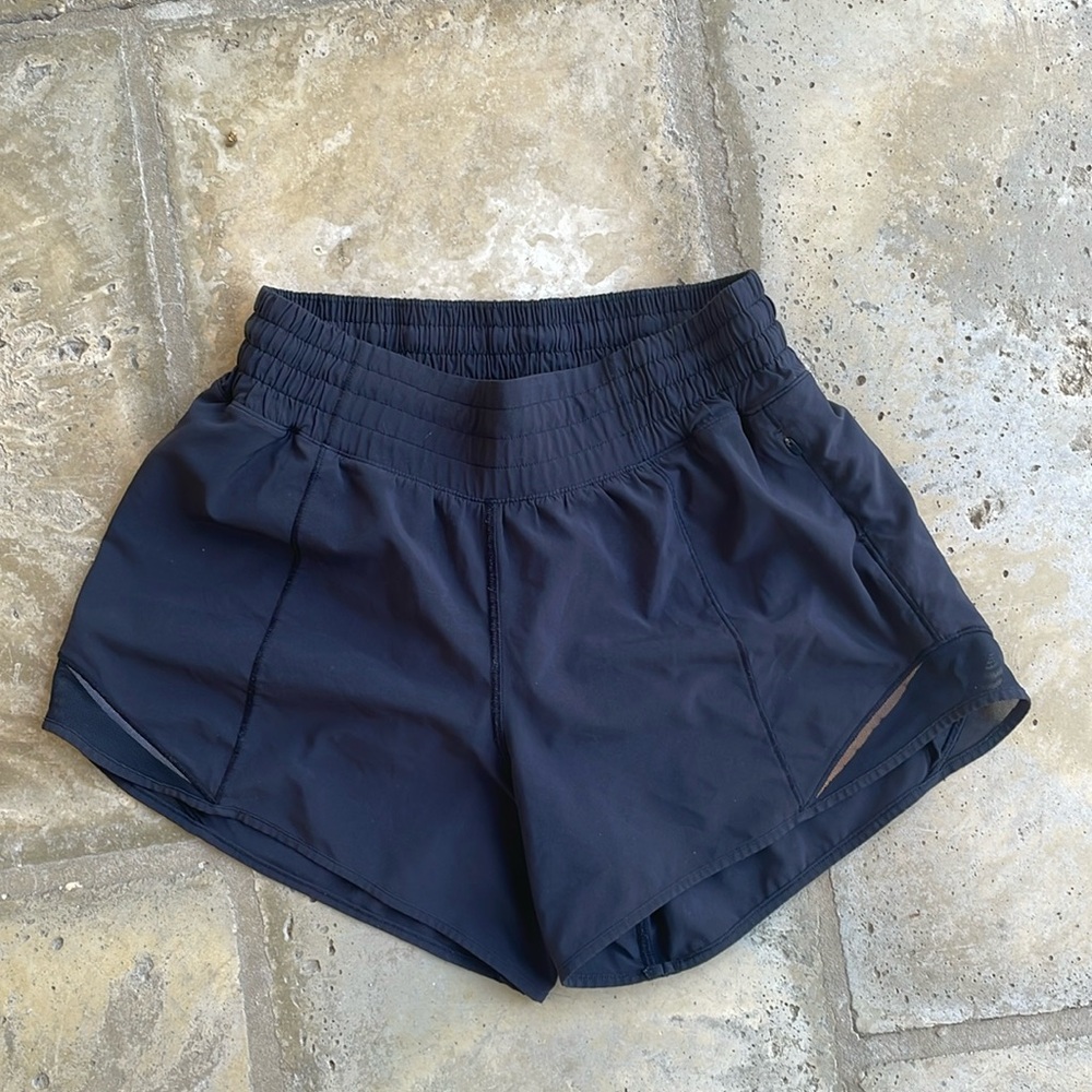 Lululemon Hotty Hot High-Rise Lined Short 4" black